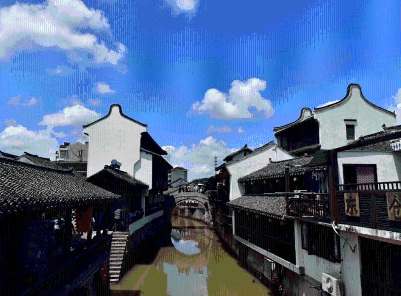 逃离老旧温泉社